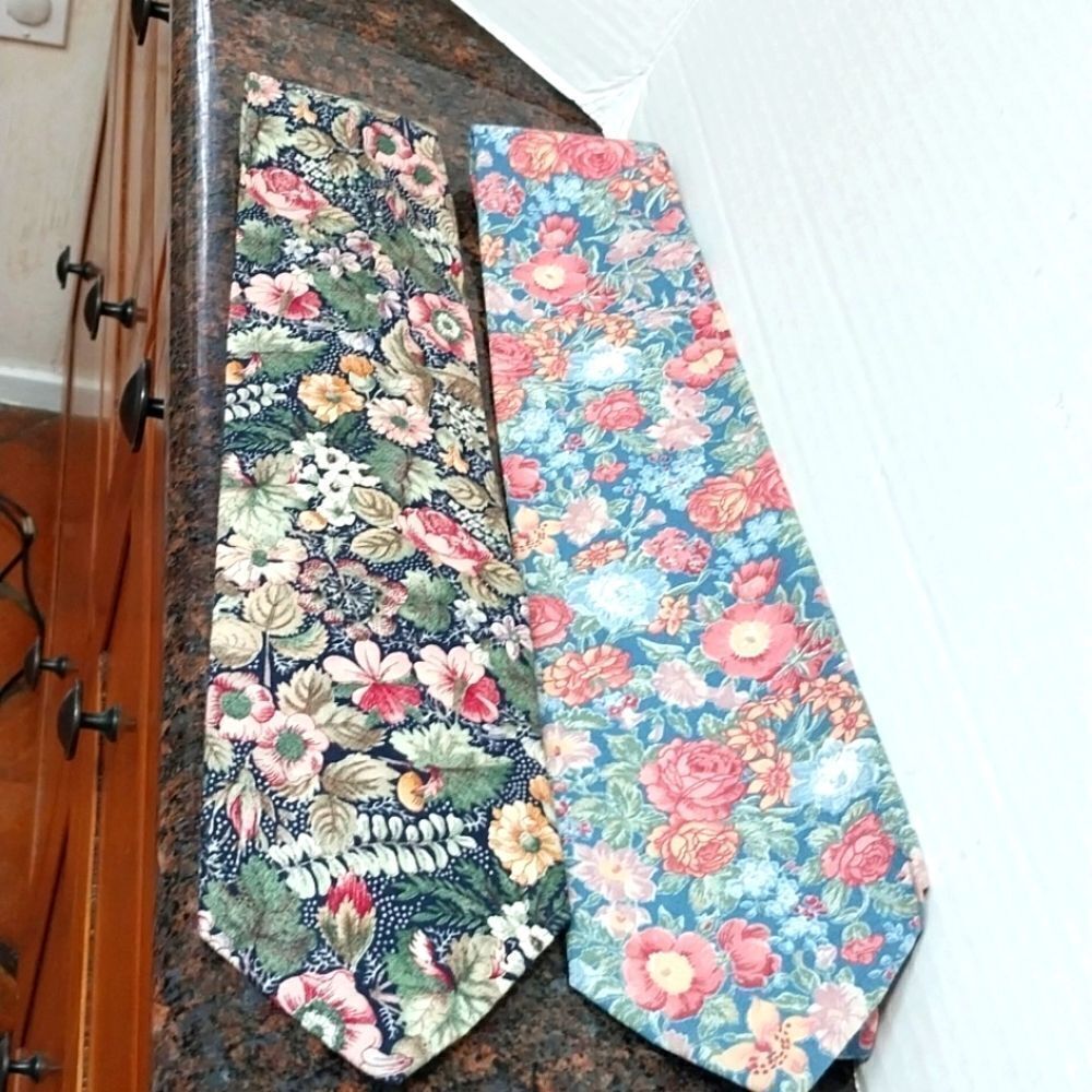 2 Boston Traders "FLOWER POWER" TIES...EUC